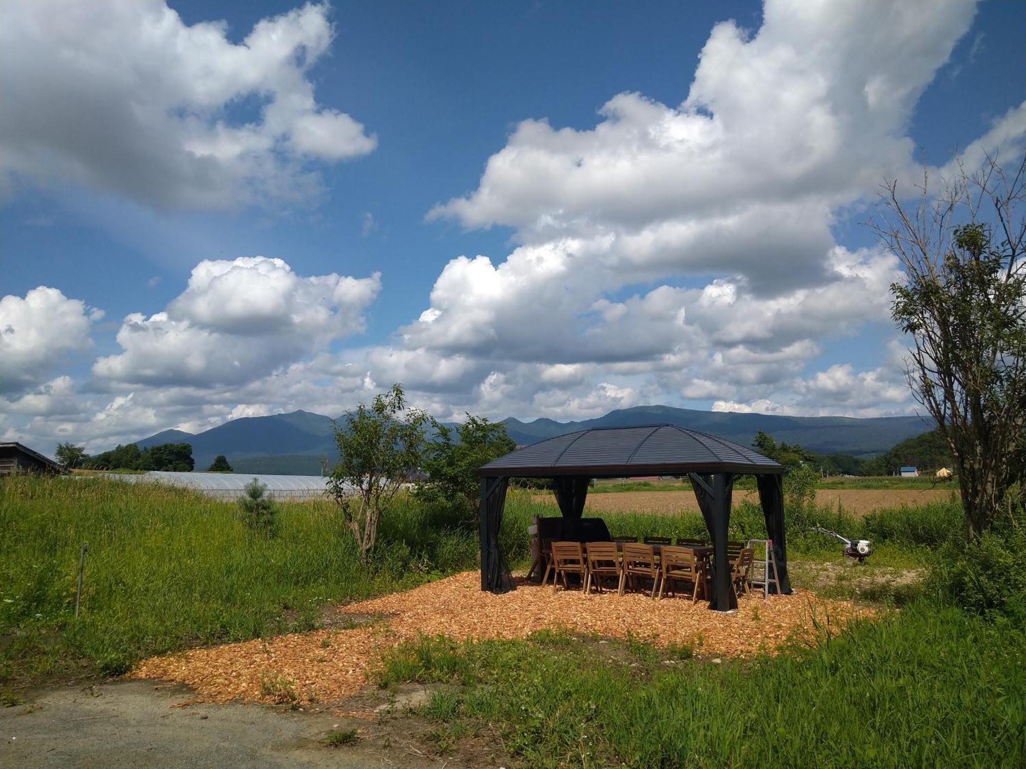 大人数の家族旅行に！bbq/シアタールーム/カラオケ/日本庭園 Holiday home Furano